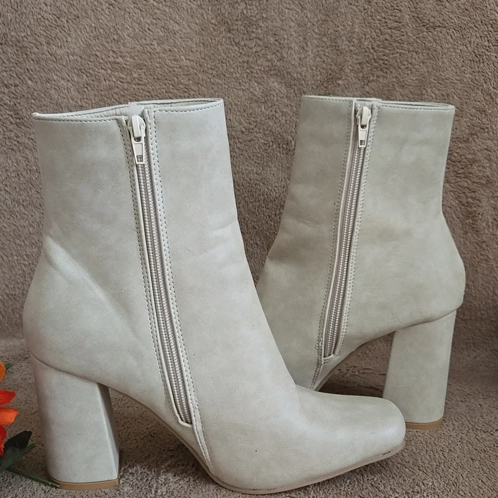 StreetWear Society | Cream Beige Heeled Boots - Picture 4 of 10